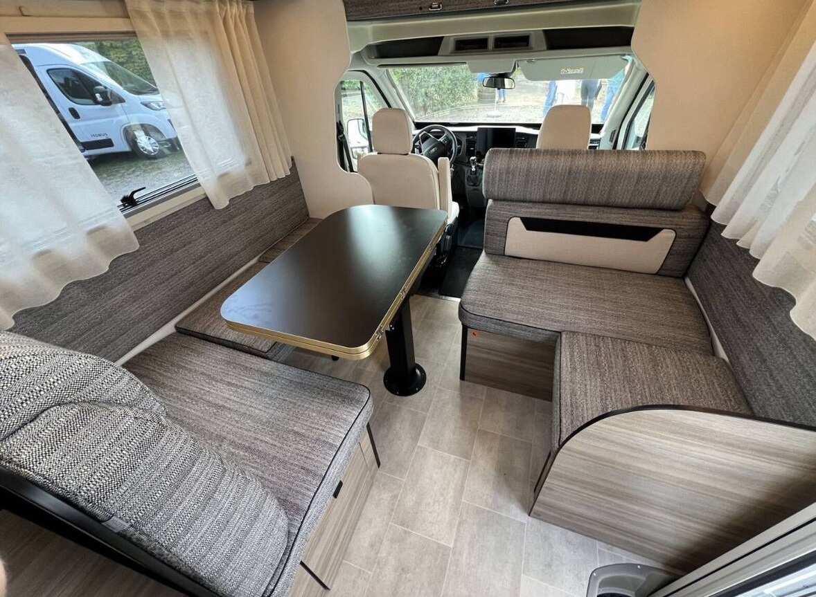 RIMOR на шасси Ford Transit с АКПП и премиальным оснащением для шести пассажиров